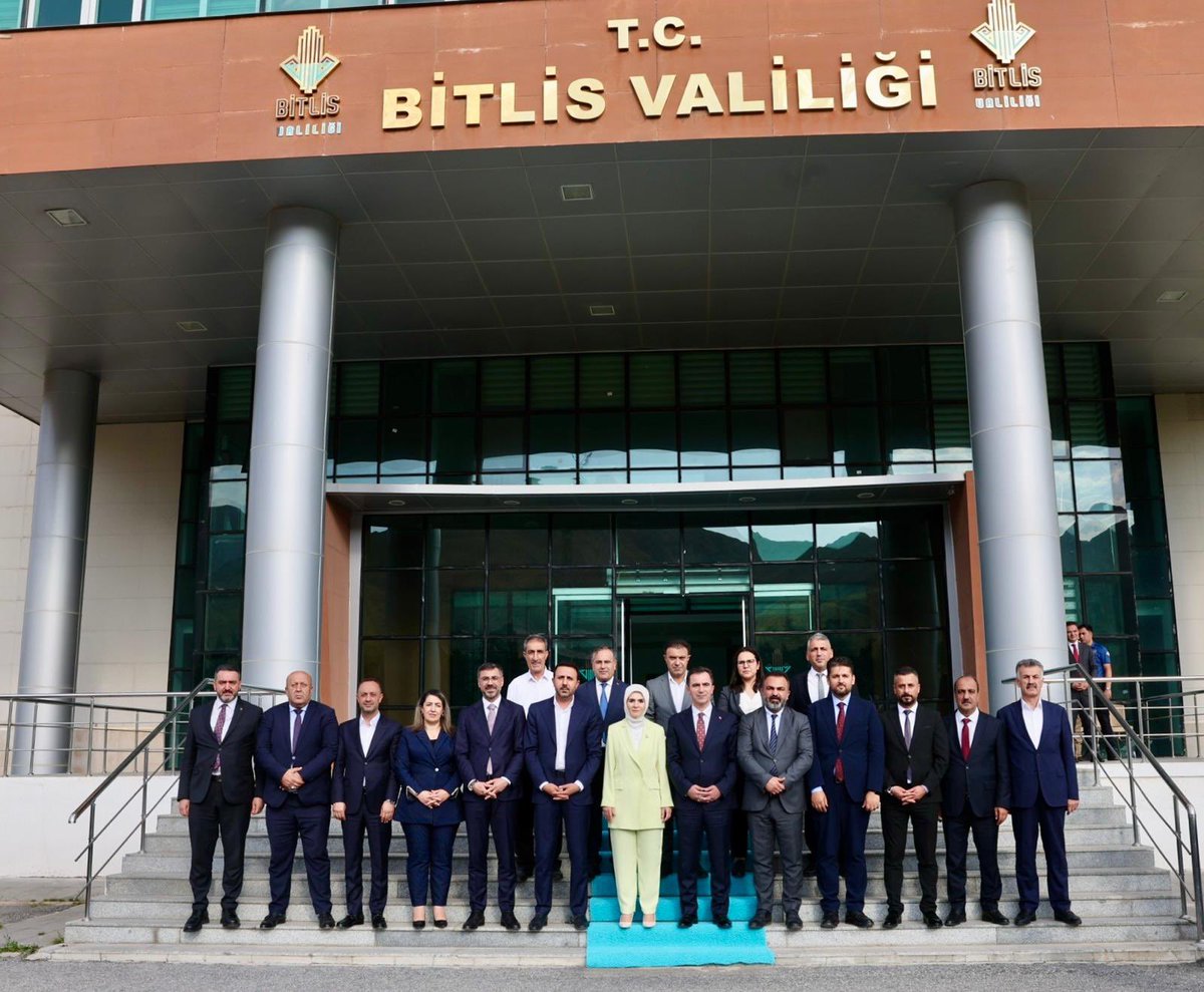 tcailesosyal's tweet image. Bakanımız Sn. Mahinur Özdemir Göktaş, Bitlis Valiliğini ziyaret etti, Vali Ahmet Karakaya'dan şehirde yürütülen çalışmalar hakkında bilgi aldı.
Sn. Bakanımızın başkanlığında düzenlenen toplantıda, Bitlis’in sosyal hizmet altyapısı, devam eden projeler ve #AileYılı kapsamında…