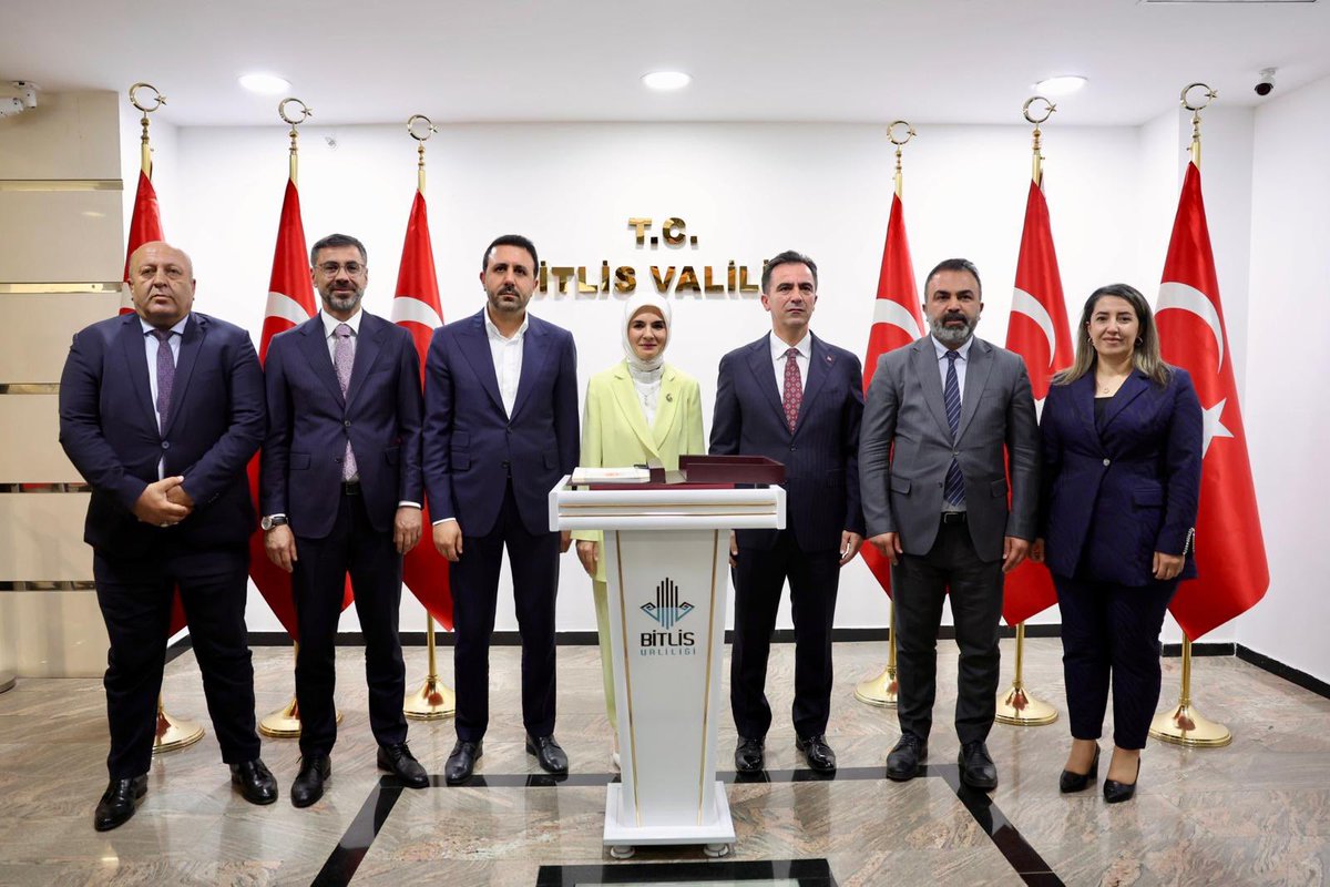 tcailesosyal's tweet image. Bakanımız Sn. Mahinur Özdemir Göktaş, Bitlis Valiliğini ziyaret etti, Vali Ahmet Karakaya'dan şehirde yürütülen çalışmalar hakkında bilgi aldı.
Sn. Bakanımızın başkanlığında düzenlenen toplantıda, Bitlis’in sosyal hizmet altyapısı, devam eden projeler ve #AileYılı kapsamında…