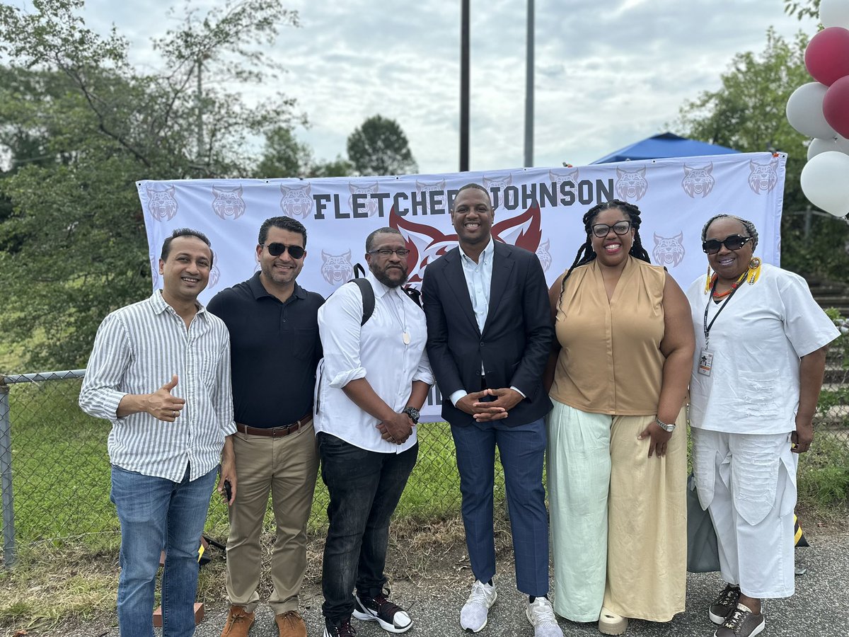 CMWendellFelder's tweet image. Honored to speak at the Farewell to Fletcher-Johnson Campus. As we remember its legacy, we look ahead to a vibrant future—led by a $75M investment from UHS, including a new ER. This is about more than buildings—it's about people, progress, and purpose. The best is yet to come.
