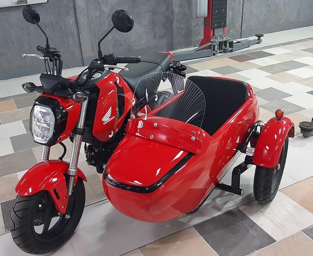 TotalMotorcycle's tweet image. Honda Grom Mini Sidecars!

Weird, wonderful or an odd hazard?

🏍️🤏

Thanks to @TotalMotorcycle follower @MiamiAmericano for mentioning they exist.

#Honda #Grom #sidecar #motorcycle #motorbike