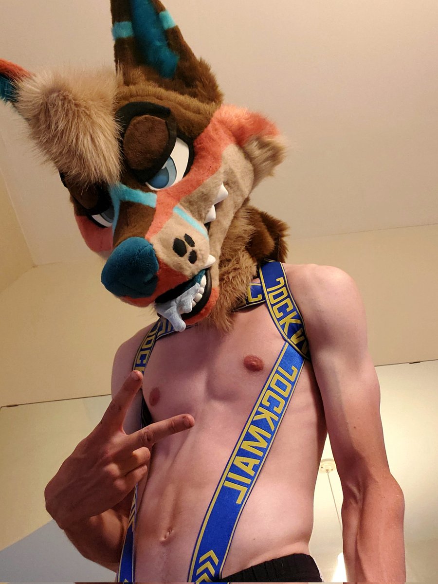 Feelin' spicy like Sriracha~ 😏

#FursuitFriday