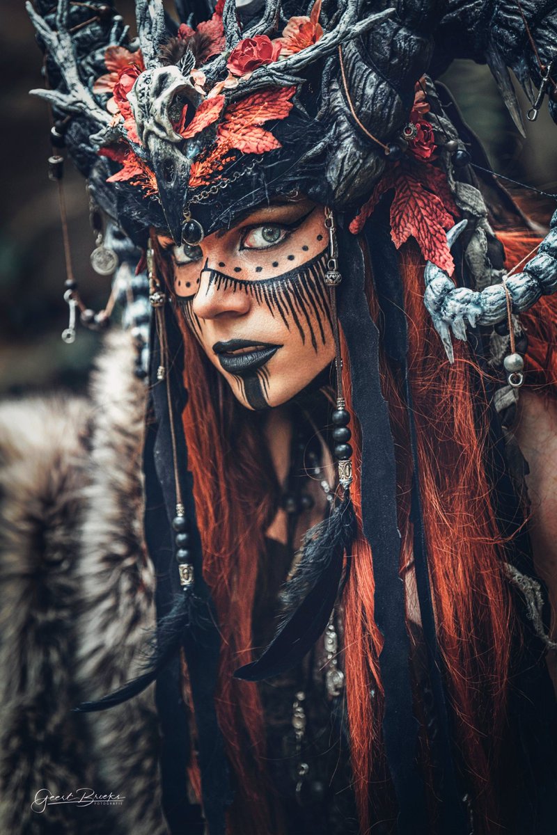 CinderysCosplay's tweet image. I love this portrait of my Fall Oracle by Geert Broeks 🧡🍂
PS: I will maybe attend a cosplay photography event next year. Do you have a favorite one?
#Oracle #OCcosplay #fantasyphotography #viking #witch