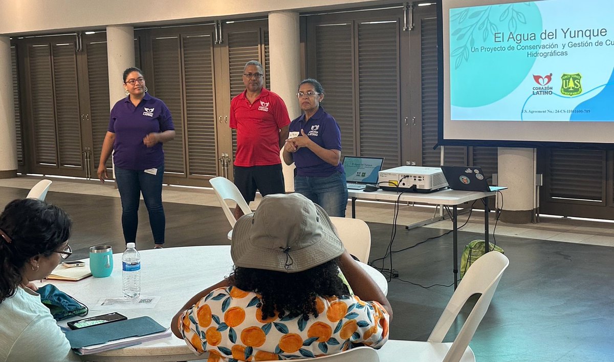 corazon_latin's tweet image. El equipo de trabajo de Corazón Latino Puerto Rico, se dirige a los participantes del taller para conocerlos y delinear la estructura de los trabajos del primer día del taller de Diseño Curricular en El Portal de El Yunque.
#PuertoRico
#ElYunque