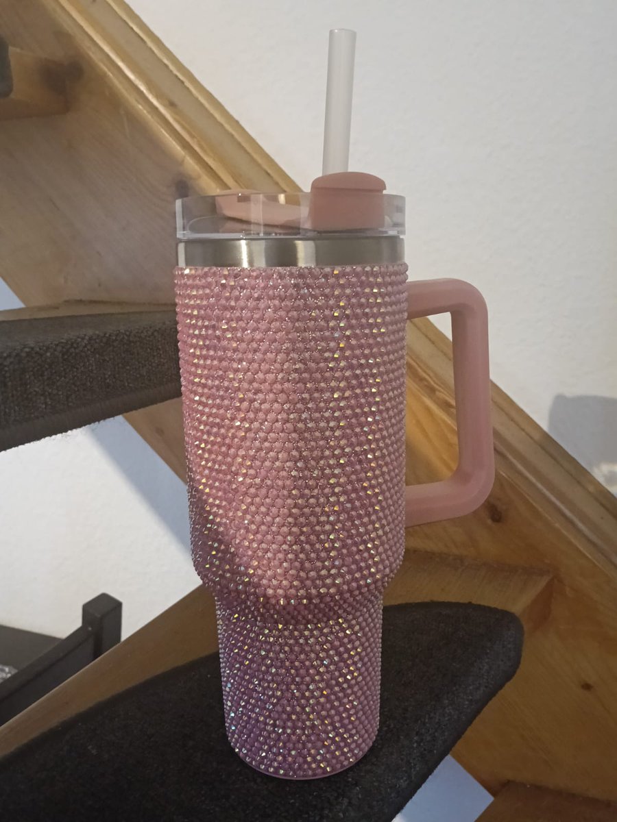 EnecoVT's tweet image. Even Morally Flexible Skitty like Pink sparkly drinking cups! Of course a dame like me deserves to drink out of something that sparkles so!
What should I drink from it darlings?