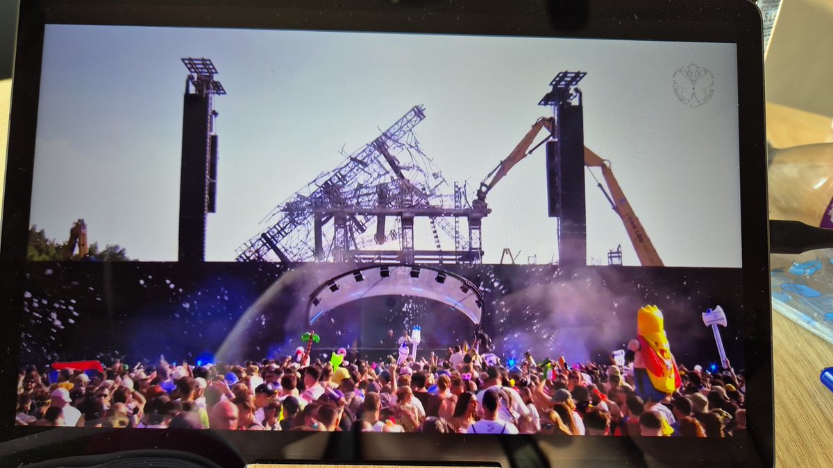 The fact that the fire happened is awful of course, but I have to say: the new stage with the burned one behind is, is kinda iconic as well... for everyone going there: enjoy! #Tomorrowland