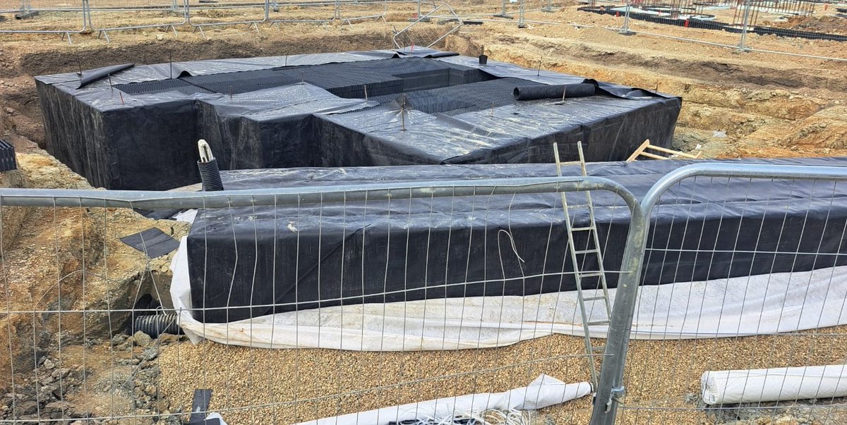 GroupKraken's tweet photo. Earlier this week 1 of our gangs has been busy excavating for the new storm drainage tanks in Cambridge. The team has been removing spoil and preparing the shingle base, ensuring everything is ready for the next phase of installation &amp; welding together
A great weeks progress made https://t.co/L34H9hAZLs