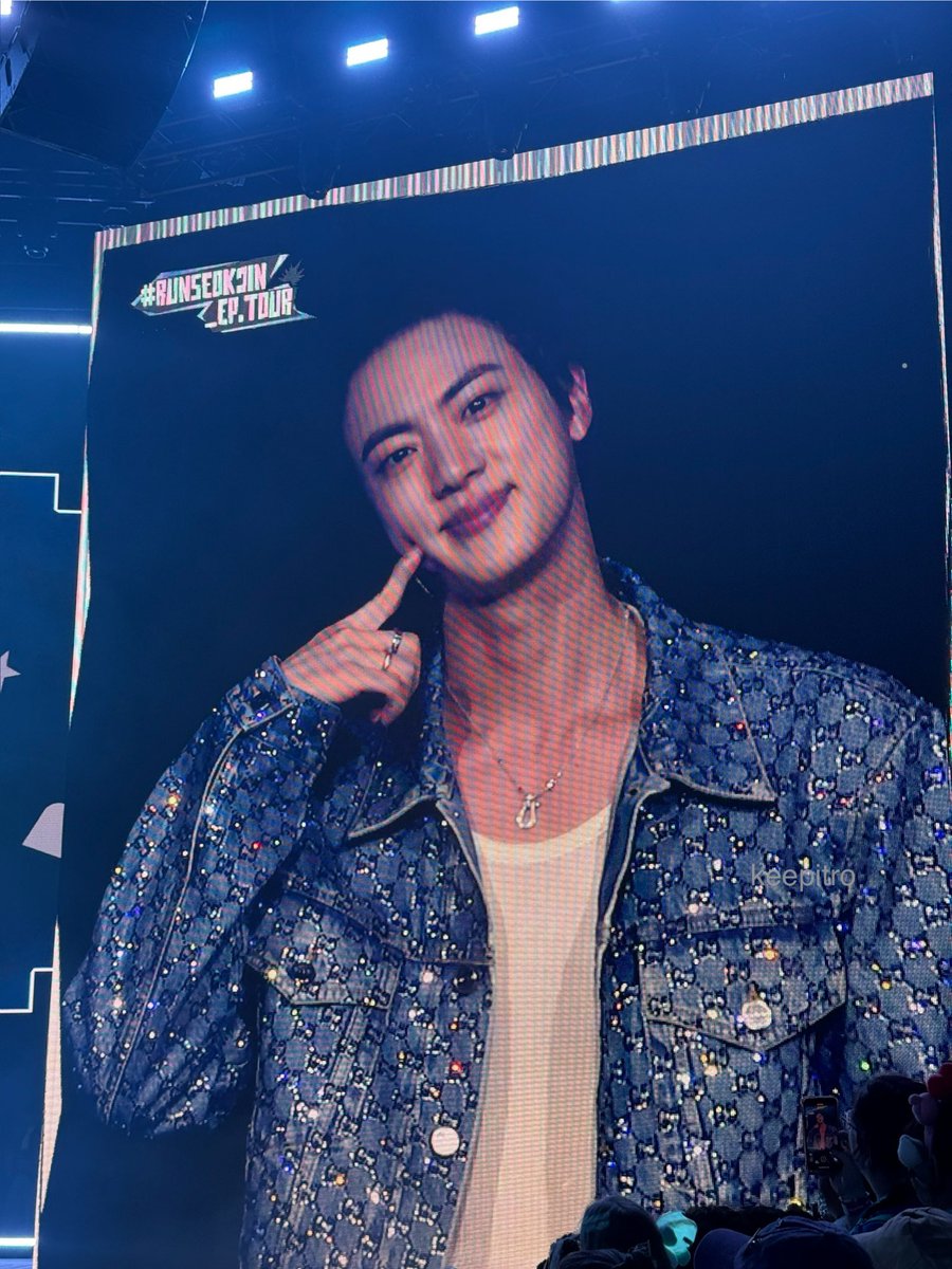 keepitro's tweet image. we got worldwide cutie last night 
#RUNSEOKJIN_epTOUR_ANAHEIM