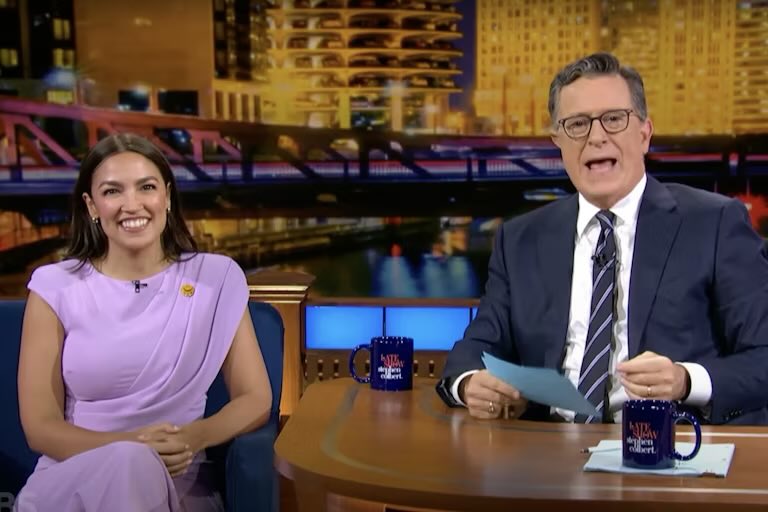 dalescoggin's tweet photo. Good riddance to this leftist propagandist. #Colbert #colbertlateshow #colbertcancelled #ColbertReport https://t.co/P7Rp49Owmx