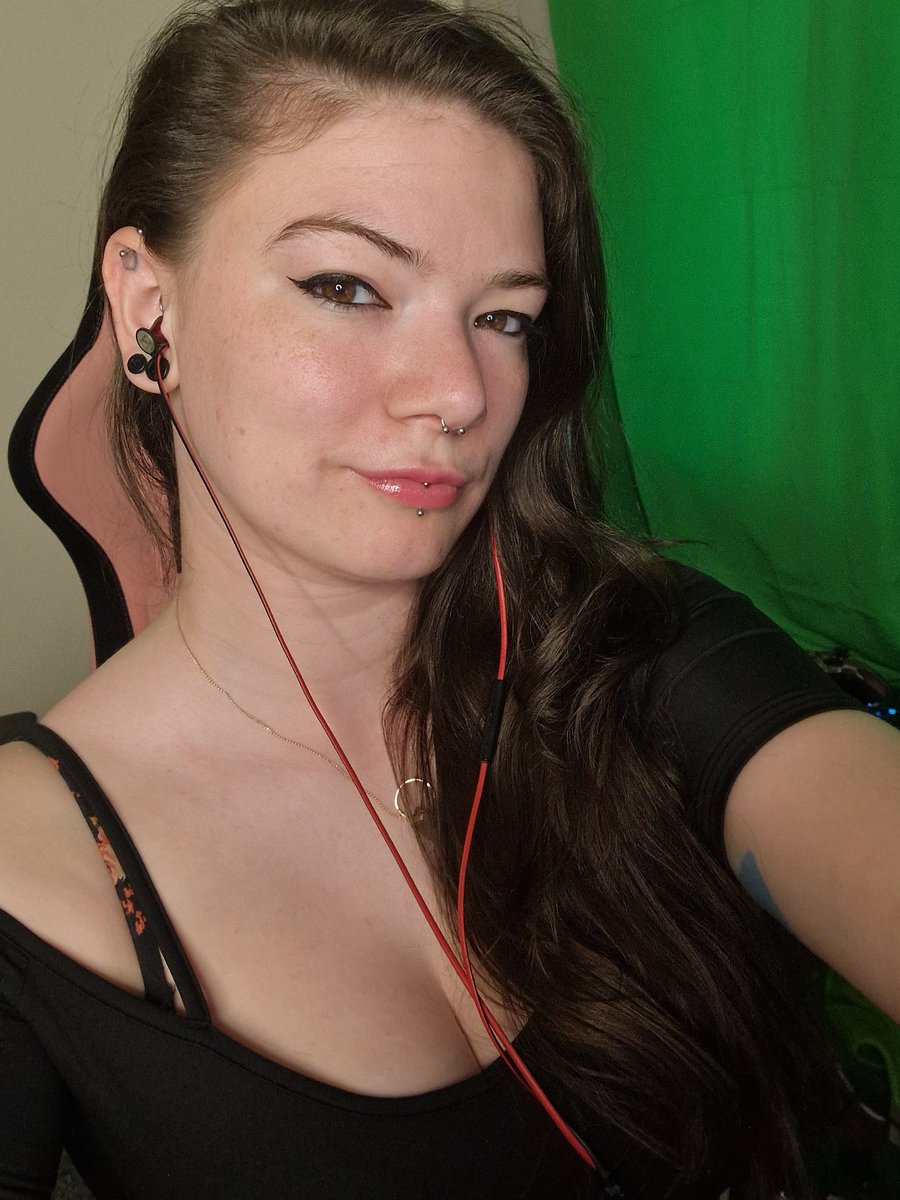 EmberShadow2's tweet image. Its horror Friday!! ❤️
We'll be spinning our indie horror wheel and whatever it lands on, we'll be checking out 👀
twitch.tv/embershadow2019