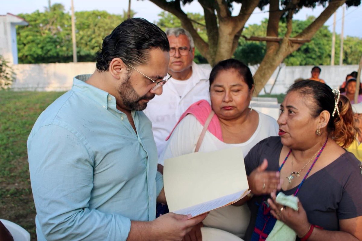 Continuamos con éxito la gira de agradecimiento ahora en Lomas de Barrillas junto con vecinos de Manantiales, Ampliación Manantiales y Antonio Luna 1 y 2.

El mensaje ha sido bien recibido y aceptado, todos unidos y coordinados para sacar adelante a Coatza.

¡Nos irá muy bien!