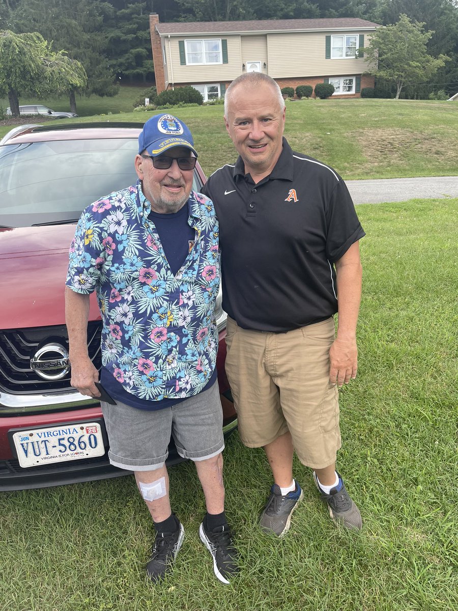 david_mabry's tweet image. I met with an old friend and one of the best Single Wing TB’s to come out of Giles Co, Jerry Huffman. Jerry Played for Coach Harry Ragsdale at Narrows 1960-1962. HE NEVER PLAYED IN A LOSING FOOTBALL GAME, EVER. @tphares10 @Mr_Tanner23 @SwingTriumph15 @Hayes_BHCSports