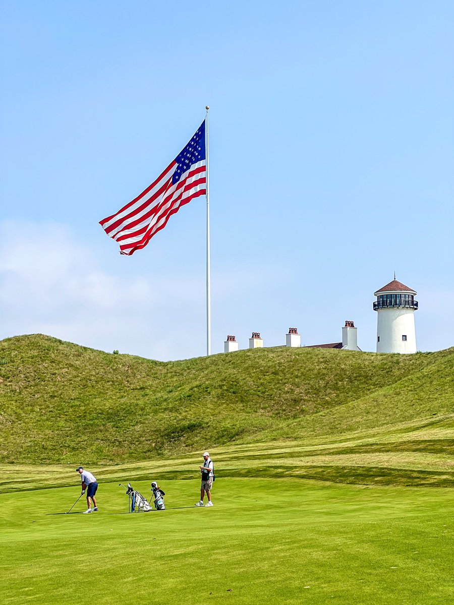 TheDROP_Pod's tweet image. 📍Bayonne Golf Club ⛳️
Perched on 150 reclaimed acres along the Hudson and a short ferry ride from Manhattan, Bayonne Golf Club is a true urban links masterpiece designed by Eric Bergstol and opened in 2006.
Watch me play 3 holes @ Bayonne: youtube.com/shorts/joHV8fd…