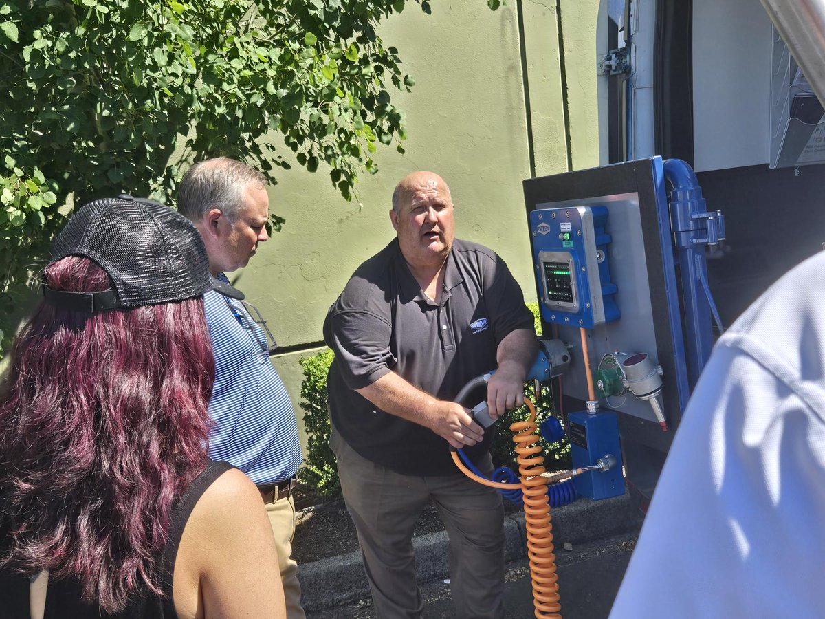 NorthwestPump's tweet image. Earlier this week, @DixonValve stopped by to showcase their latest innovations for bulk loading stations! Interested in learning how to leverage these products for your loading station? Let&apos;s talk: okt.to/4ejJAR

#loadingsystem #TerminalTransfer