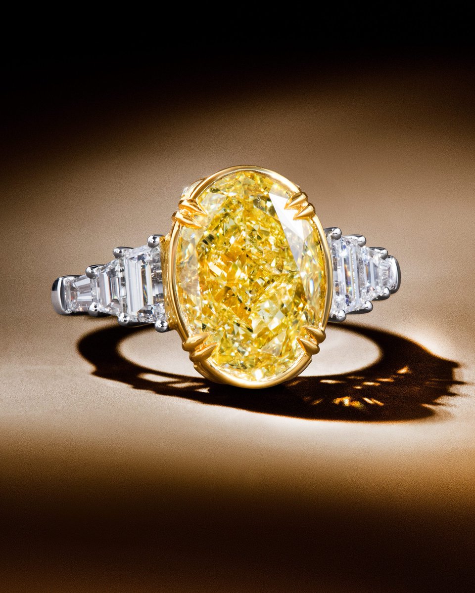 Le_Vian's tweet image. Sunny Yellow Diamonds are where golden light meets timeless luxury 😍

#levian #diamonds #diamondrings #sunnyyellowdiamonds #style #fashion
