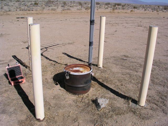CaltechSeismo's tweet image. #FieldPhotoFriday Out in the otherworldly desert near California City. After a recent field visit to fix power issues, it's back online and transmitting data like it has been since 2002! Thanks to our field crew for braving the heat to keep the data flowing. On to the next one!