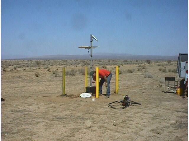 CaltechSeismo's tweet image. #FieldPhotoFriday Out in the otherworldly desert near California City. After a recent field visit to fix power issues, it's back online and transmitting data like it has been since 2002! Thanks to our field crew for braving the heat to keep the data flowing. On to the next one!