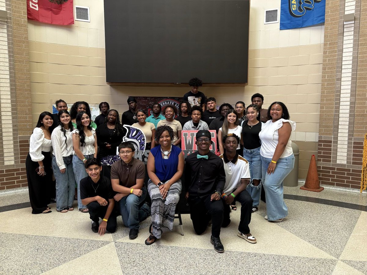 WacoISD's tweet image. UNIFIED EXCELLENCE! University High School students celebrate the end of Camp Excellence with a special luncheon. The luncheon offered a supportive environment where students could share ideas, be heard, and gain inspiration from one another. โญ๐๐ฆ#WISDomWorksWonders