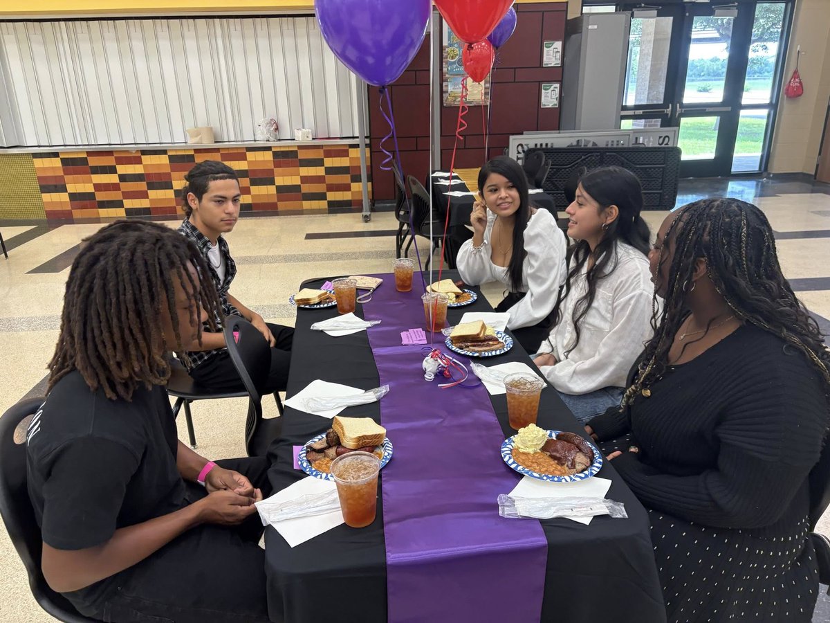 WacoISD's tweet image. UNIFIED EXCELLENCE! University High School students celebrate the end of Camp Excellence with a special luncheon. The luncheon offered a supportive environment where students could share ideas, be heard, and gain inspiration from one another. โญ๐๐ฆ#WISDomWorksWonders