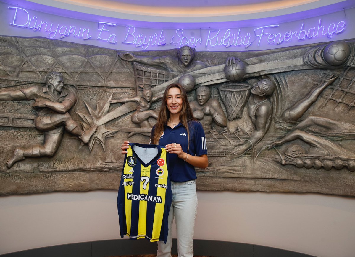 ⬇️ Hoş geldin Hande! 💛💙