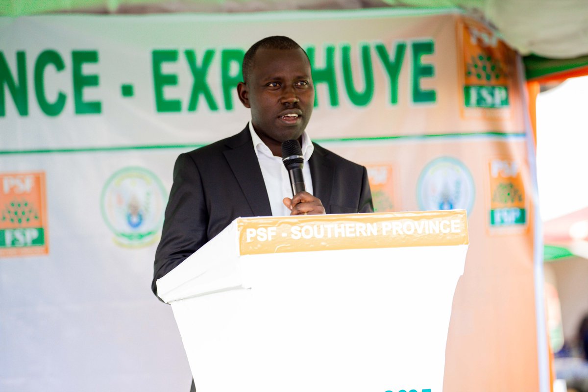 HuyeDistrict's tweet image. Muri gare ya Huye hafunguwe ku mugaragaro imurikabikorwa rya @PSF_Rwanda ryo ku rwego rwa @RwandaSouth riri kubera mu murenge wa Ngoma muri Gare ya Huye.
Iri murikabikorwa ryafunguwe ku mugaragaro n’Umunyamabanga Nshingwabikorwa w’Intara y’Amajyepfo Nshimiyimana Vedaste.