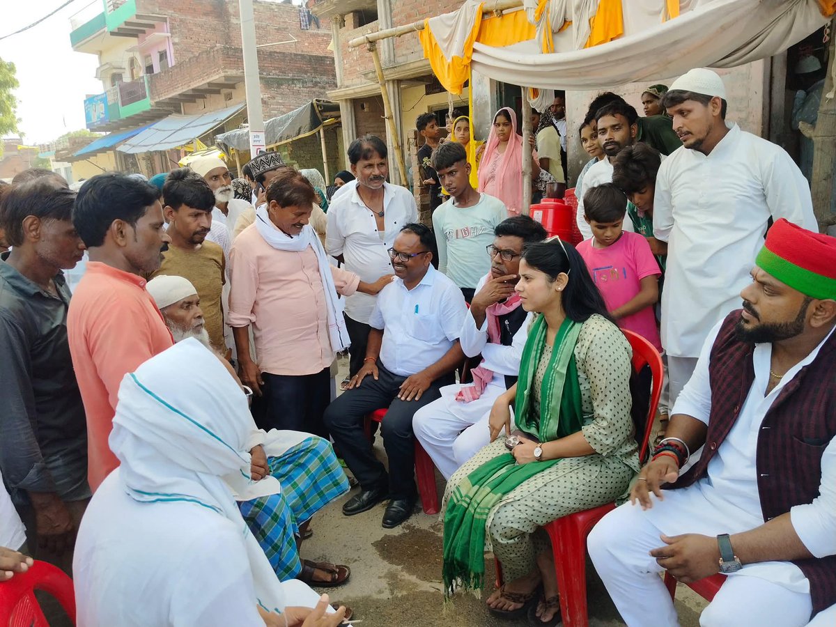 PriyaSarojMP's tweet image. आज लोकसभा मछलीशहर के विधानसभा मड़ियाहूं में विभिन्न जगहों पर अपनो के सुख दुःख में सम्मिलित हुई और क्षेत्र में सड़क , नाली और बिजली जैसी विभिन्न समस्याओं को लेकर संबंधित अधिकारियों से बात कर जल्द से जल्द ठीक कराने की हिदायत दी।