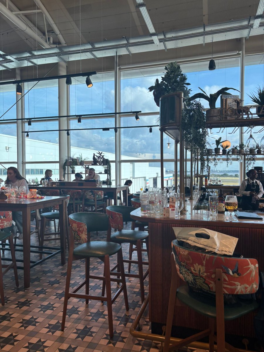 Ruthkellison14's tweet photo. @LPL_Airport For a number 1 airport the tables are in need of a clean- would expect better https://t.co/DNhCjr5sd8