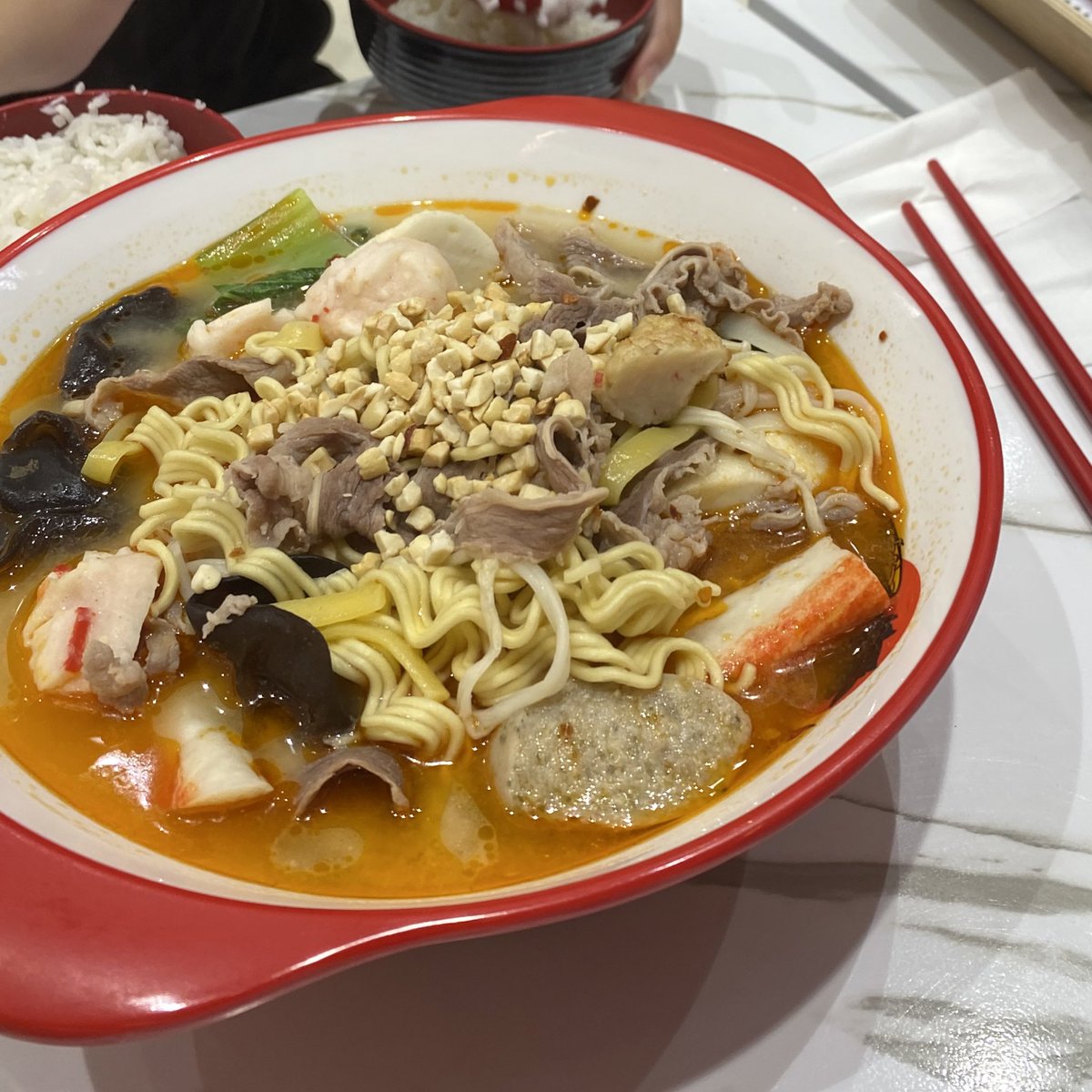 subconsciously drew malatang bcs the last one I ate was so mid I just can’t get it out of my head (｡ • ᴖ • ｡)