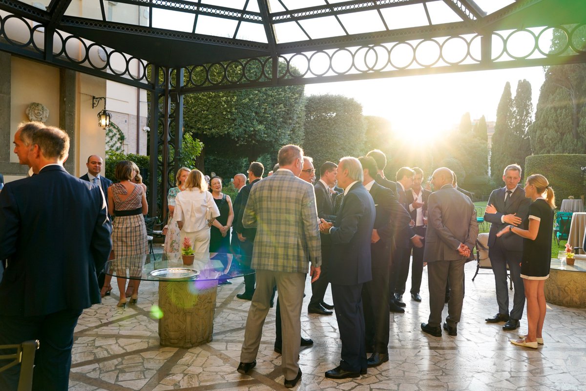 USAmbItaly's tweet image. Grateful to host leaders of Italy’s business community last night at Villa Taverna with @Jefferies CEO @HandlerRich.
Strengthening U.S.-Italy commercial ties and supporting investment through @SelectUSA are top priorities as we work to grow trade and promote American prosperity.