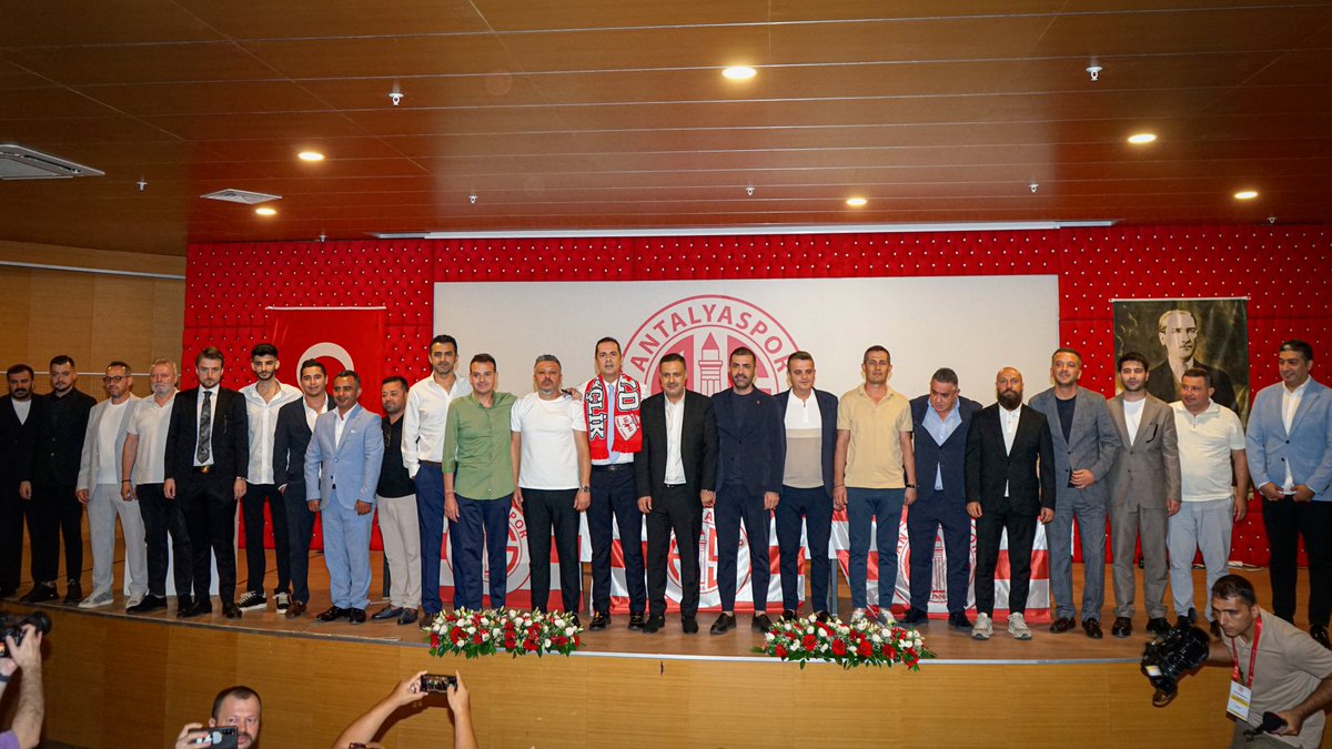 🤝🧿 Bugün gerçekleştirilen Antalyaspor A.Ş. Olağanüstü Genel Kurulu'nda Başkan seçilen Rıza Perçin'i tebrik eder; yeni Yönetim Kurulu ile birlikte başarılı bir çalışma dönemi dileriz.

#Antalyaspor
#SevdamızAntalyaspor