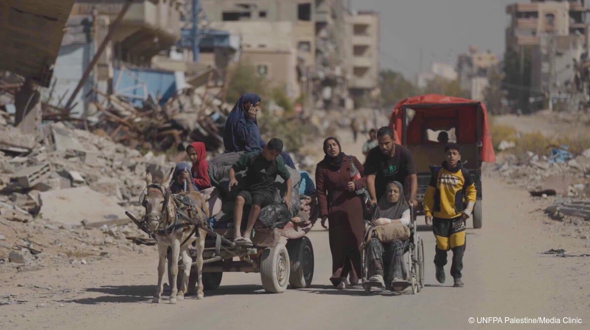 UNFPA_ASRO's tweet image. 🚨 In #Gaza, relentless displacement is forcing thousands of women and girls into inhumane conditions — overcrowded, unsafe, and without food, water or medical care.
This is a crisis of humanity.
A #ceasefire is not optional — it is a lifesaving necessity.
