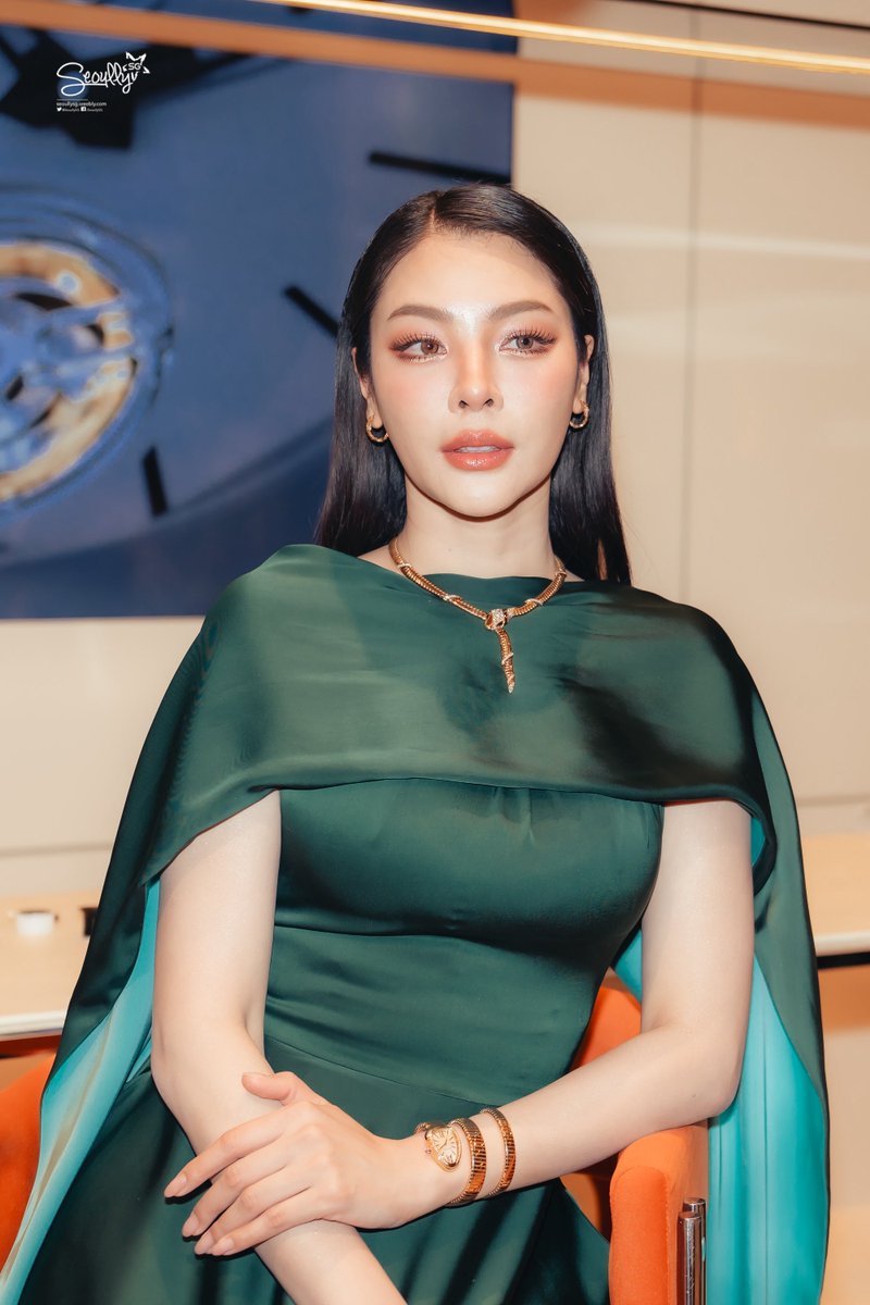 [#BVLGARI | 📸 PHOTO] BVLGARI BEYOND TIME POP-UP EXHIBITION — FAYE PERAYA (III)

SHE’S BEAUTY, SHE’S GRACE, SHE’S BEYOND TIME ✨

WE’RE HERE WITH MORE PHOTOS FOR BOOM TAG TIME ❤️‍🔥

PERAYA SG60 BEYOND TIME
#BVLGARIxFaye #FayePeraya #ฝ้ายพีรญา #BvlgariWatches #BeyondTimeSG