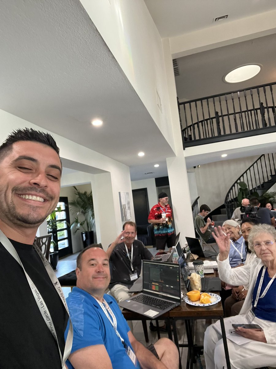 StocksniperTeam's tweet image. Day 2 of @timothysykes and @Stratataaa Inner circle in Vegas! 📈🎰