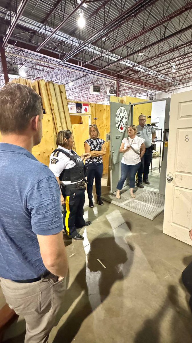 mack4change's tweet image. Thank you to the SED RCMP, the OCC(RCMP Dispatch), and the SED Emergency Response Team for the informative tour and presentation on the vital work you do—not just in our local ridings, but across Southeast BC.
I’m truly grateful for the hard work, dedication, and professionalism…