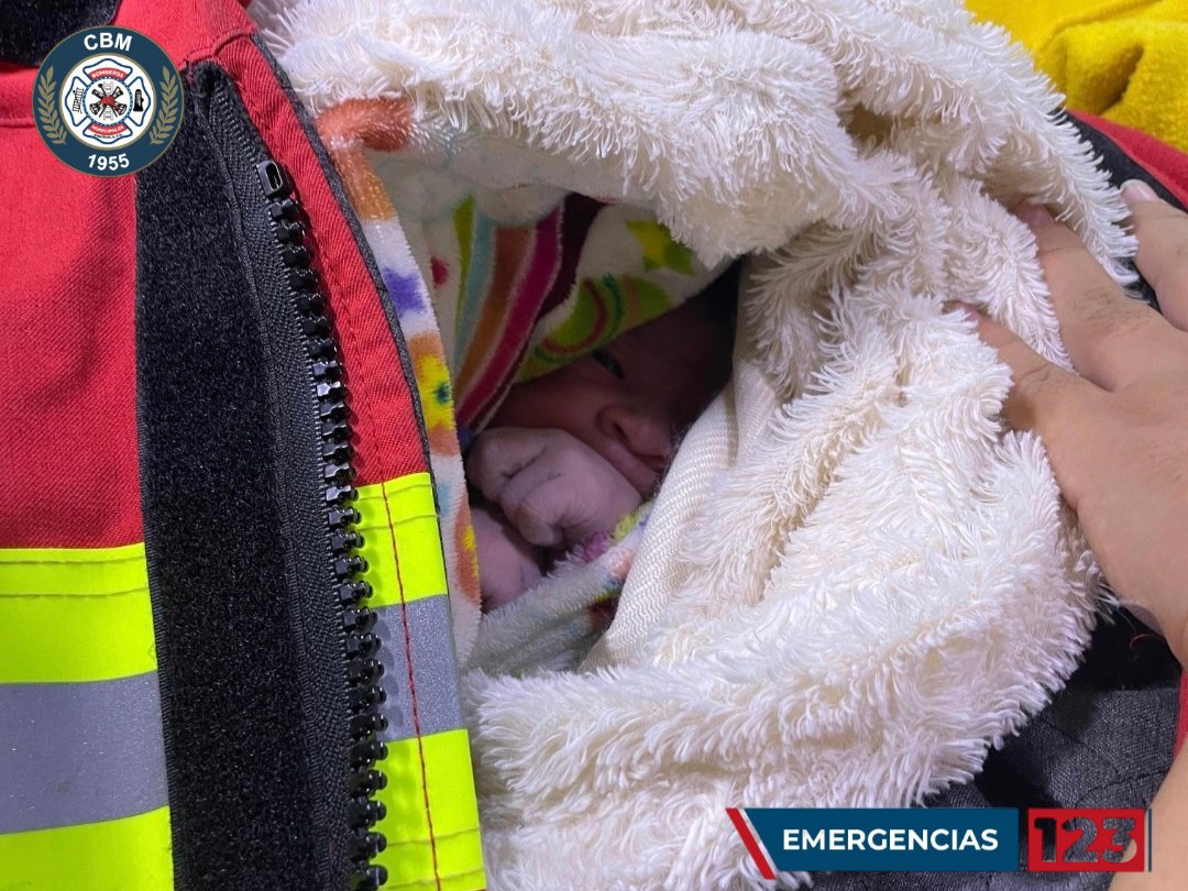 bomberosmuni's tweet photo. #LaborDeParto Lote 88 D Ampliación Solano, Zona 2 de Villa Nueva
@bomberosmuni asisten de manera exitosa un parto donde la joven madre y la bebé gozan de buena salud, se trasladan al @HRooseveltGT para continua con su asistencia hospitalaria. https://t.co/uDNgIzWuMz
