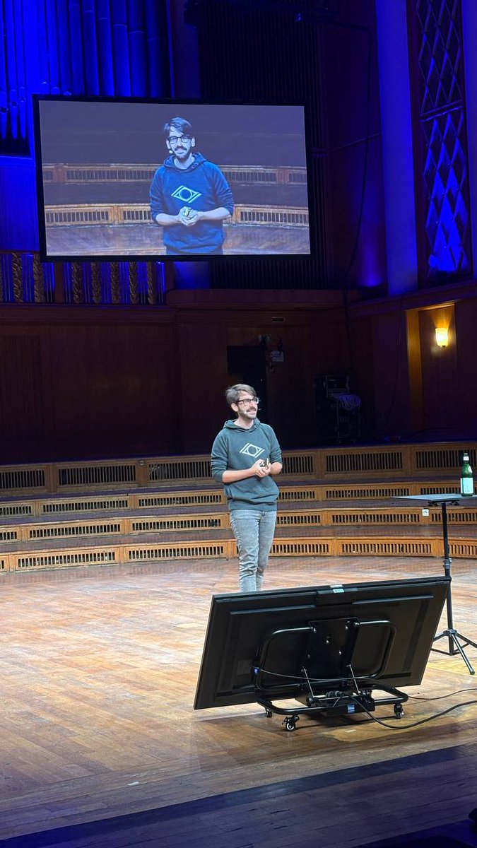 witnet_io's tweet image. The final day of @Web3summit underway!
Yesterday, our founder @aesedepece gave a great talk ->
"The Oracles Secure The Data — Who Secures The Oracles?"
If you're still around, come say hi 👋
$WIT
