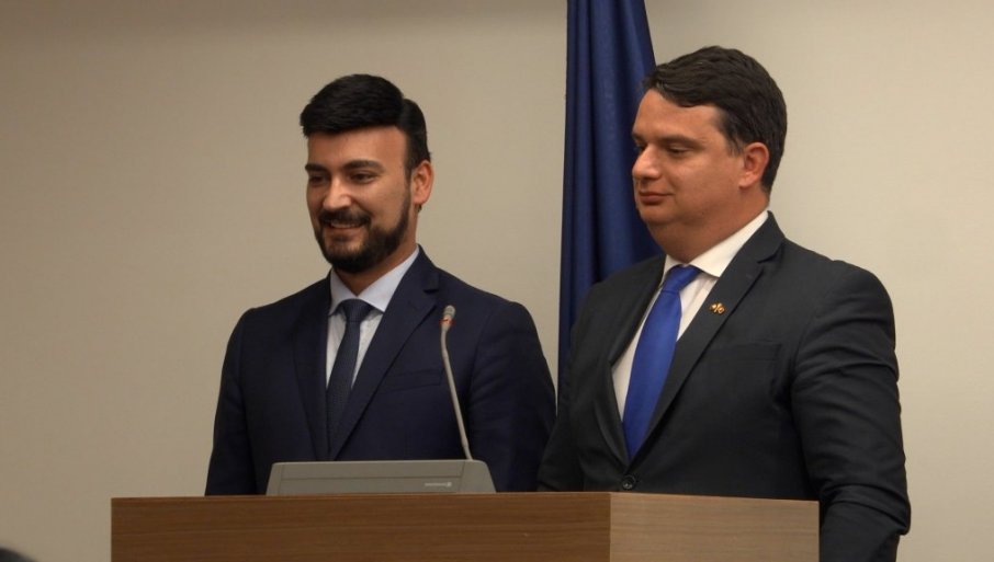 Političko-mafijaški napad na kolegu Jovanovića, posledica je medijske hajke glasila Andrije Mandića koji ni posle napada ne posustaje!

Iako Andrija kaže da je napad na Jovanovića lične prirode, to je daleko od istine. 

Ostaje pitanje, zašto policija nije ranije reagovala, ako