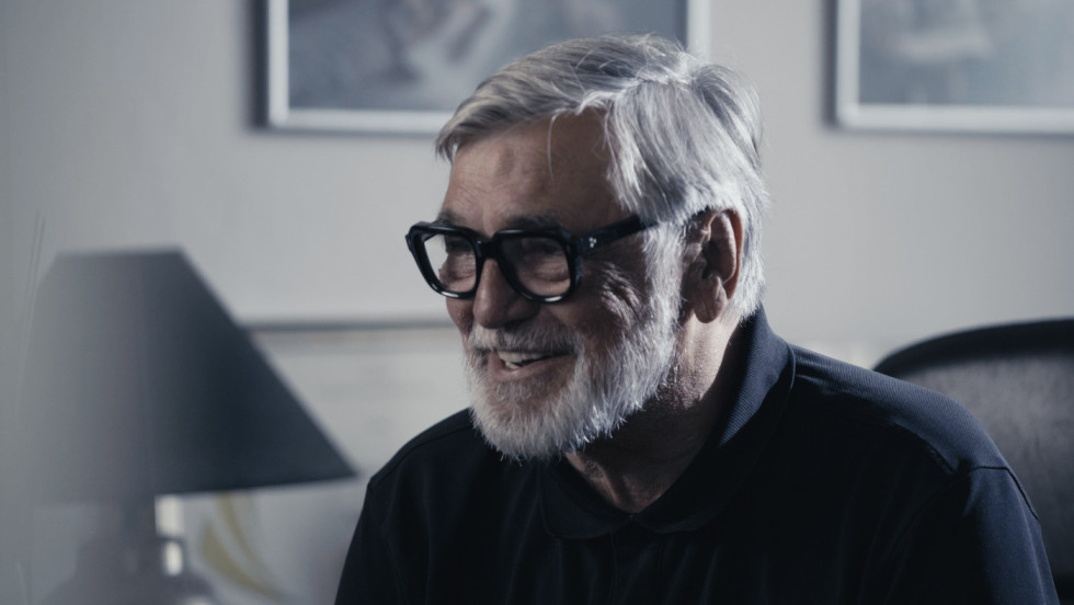 Zahajovací film #KVIFF59 a vítěz Divácké ceny deníku Právo je dostupný online. 
Musíme to zarámovat! (rozhovor s Jiřím Bartoškou v červenci 2021) nabízí výjimečné svědectví o muži, který se víc než tři dekády podílel na podobě karlovarského festivalu. 
👉kviff.tv/katalog/musime…