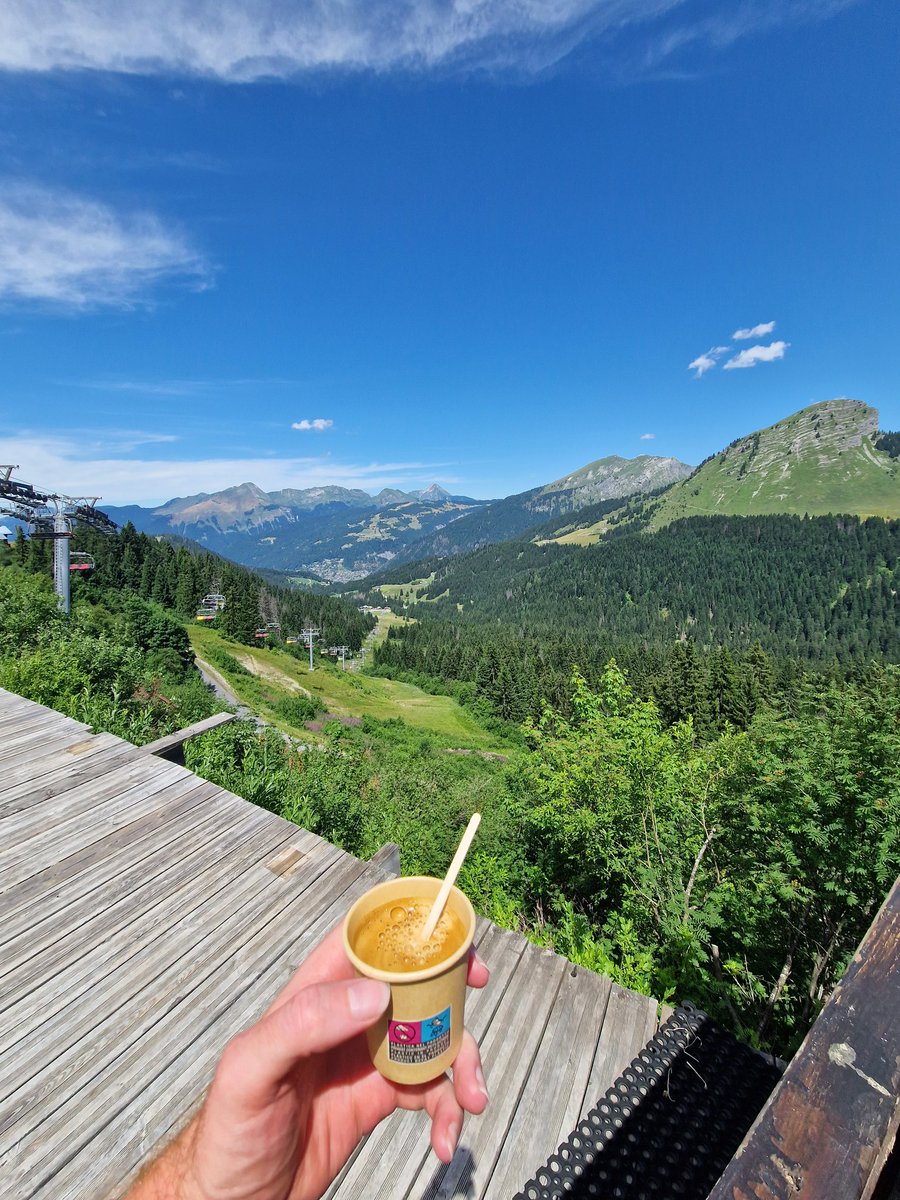 callumjames_EE's tweet image. After a year of discomfort, challenge & frankly, lack of enjoyment in Asia, this trip to the Alps has been everything I wanted & needed; holiday mode & brain out.