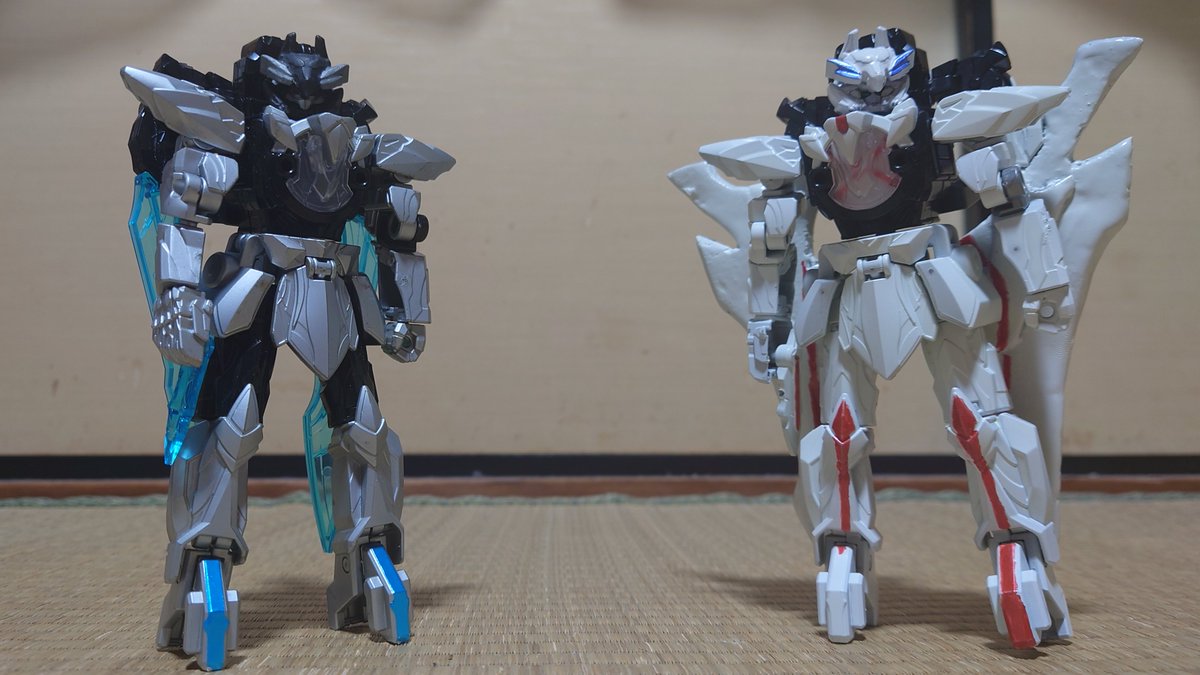 実は全部塗装しちゃって金色のテガソード1体も持ってないです 