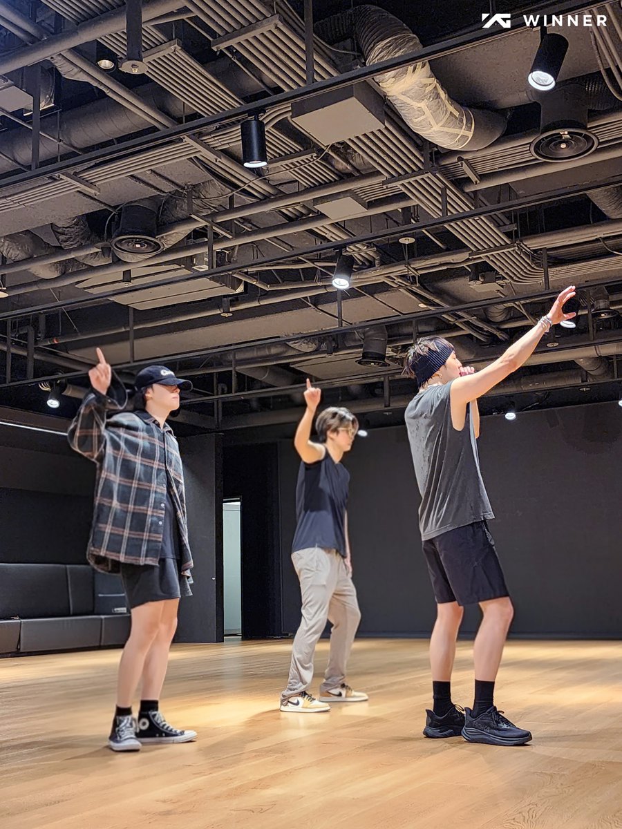 #HELLOINNERCIRCLE

#W_NOW D-7
합정동 최고 구여미들 오늘도 집합! 💙

#WINNER #위너 #2025 #CONCERT
#IN_OUR_CIRCLE #SEOUL
#OLYMPIC_HALL #YG