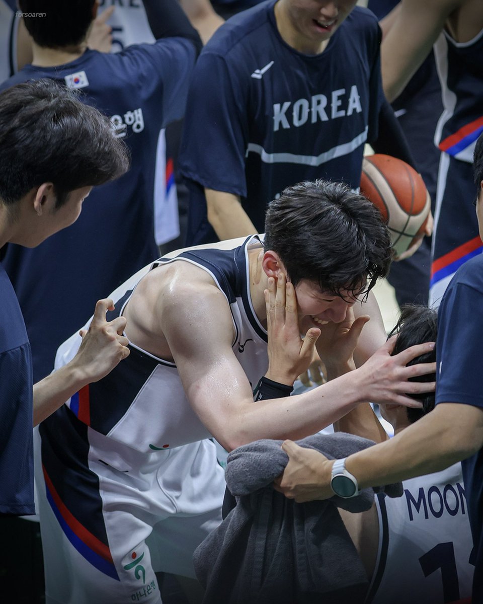 정현이님가 정현이님을 너무 예뻐하심 ㅜㅜ
저같으면 뽀뽀하고 남죠 (사실 아님)

#이정현 #작정현 250718 #국가대표평가전