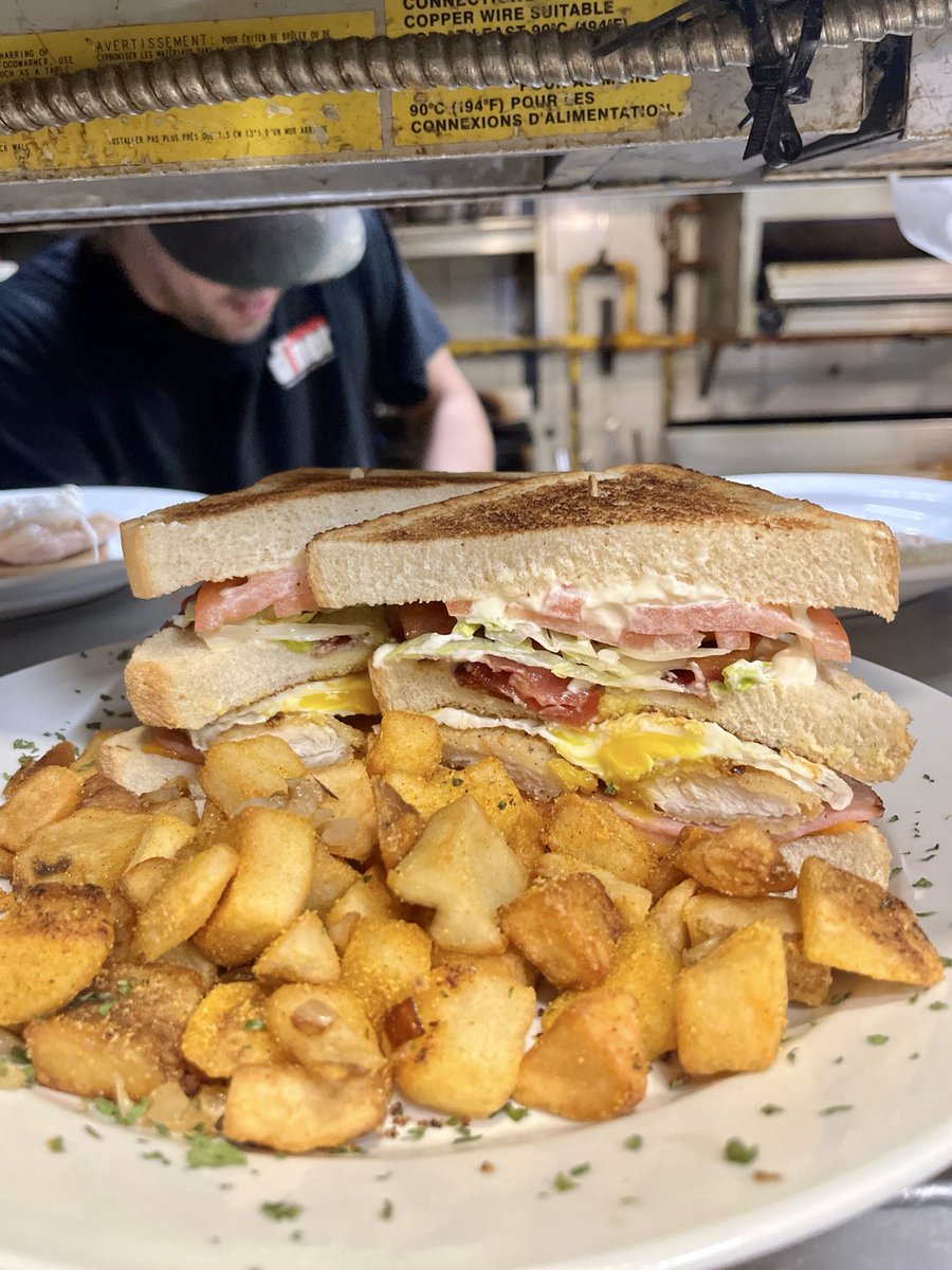 the wellington diner 🇨🇦 tweet media