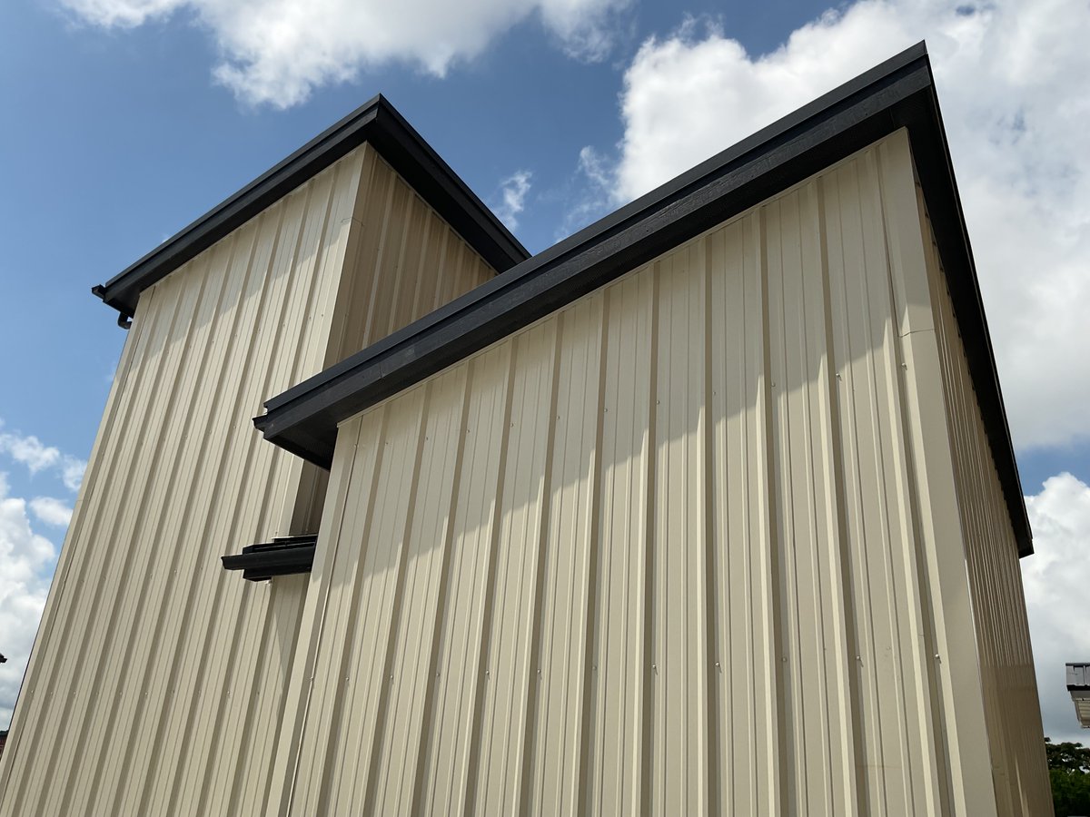 truemetalsupply's tweet image. Stunning project featuring Textured Black, DuraLock 100 Standing Seam metal roofing & Stone PRB-Panel metal siding. 🔥😎 Ready to get your lifetime metal roofing or siding? 👉 truemetalsupply.com
🔹 Excellent install completed by Cover Pro Roofing
🔹 WeatherXL® Coil Coating…
