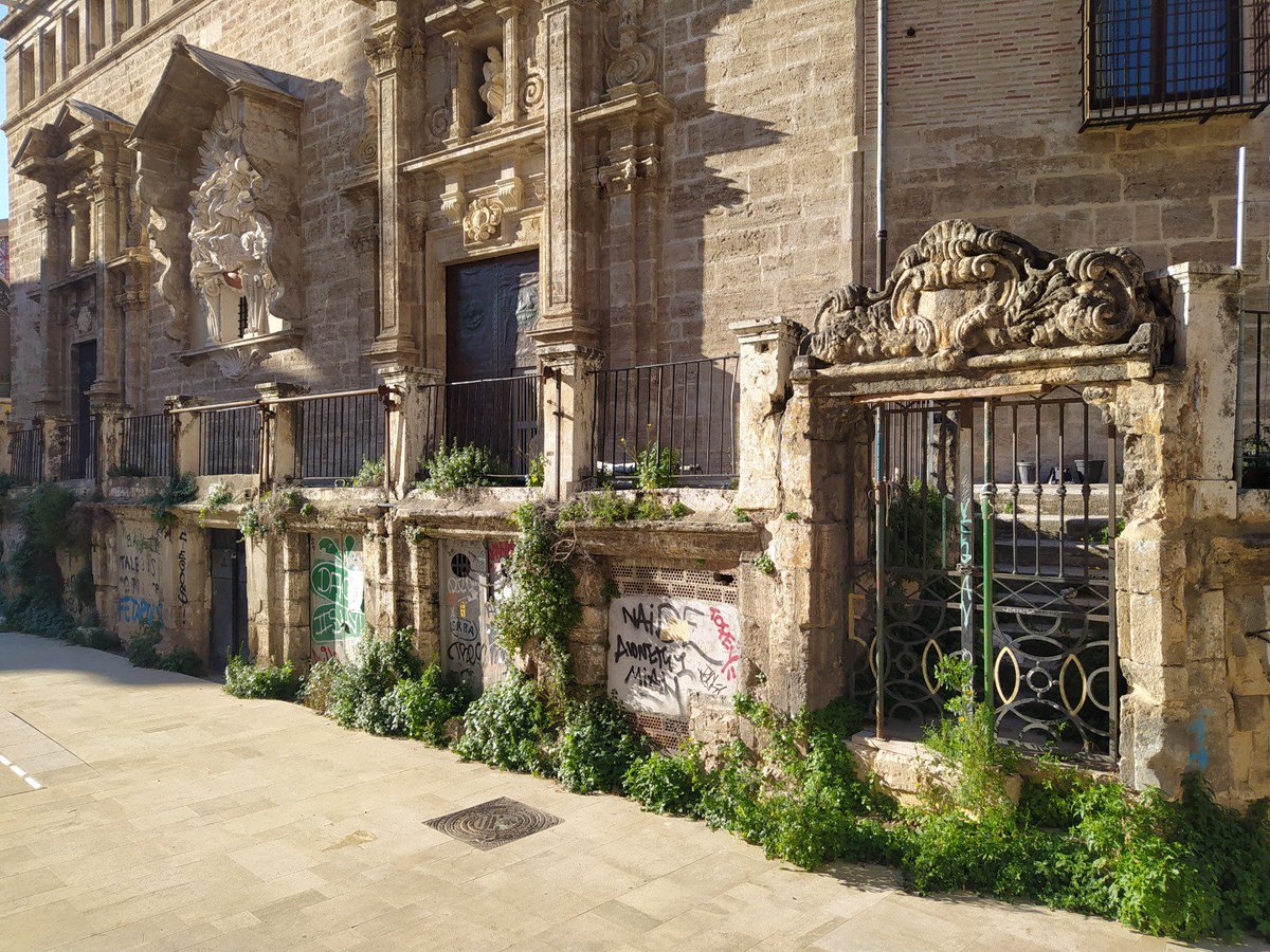 AjuntamentVLC's tweet image. 🔶Avancem en la rehabilitació i posada en valor de les Covetes de Sant Joan del #Mercat, #BRL.

La #JGL ha aprovat:
✅Estimar 11 al·legacions dels propietaris i desestimar una.
✅Declarar la necessitat d'ocupació i expropiació de quatre locals.

🔗lc.cx/qJ0TfJ