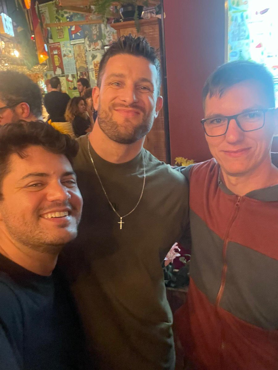 caarlos0's tweet image. I met real life @zenorocha and @andreynering ✌️
