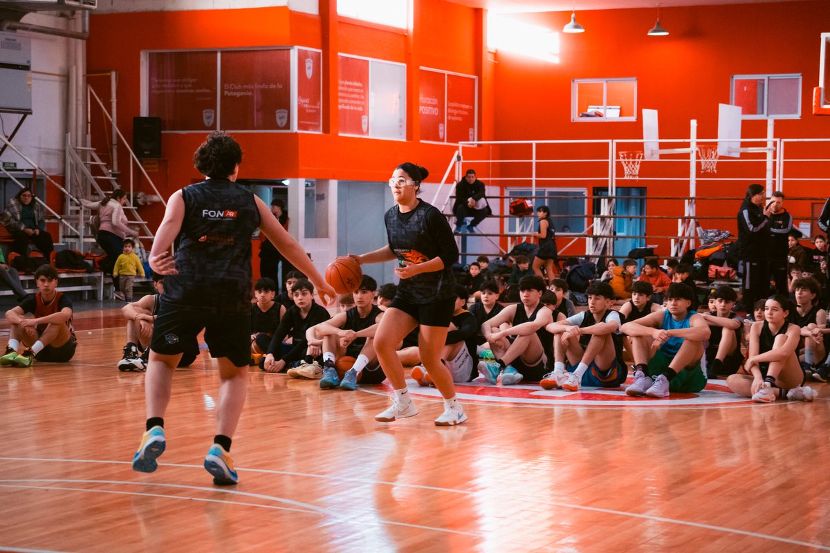 🎈 EL GLOBO Y TRES DÍAS A PURO BÁSQUET CON HERRMANN

⛹️ El Atilio Viglione fue sede durante los últimos días del Campus @adnformacionolimpica, con la presencia del medallista olímpico @condeherrmann.

🙌 Agradecemos a todos los que hicieron posible esta experiencia única.