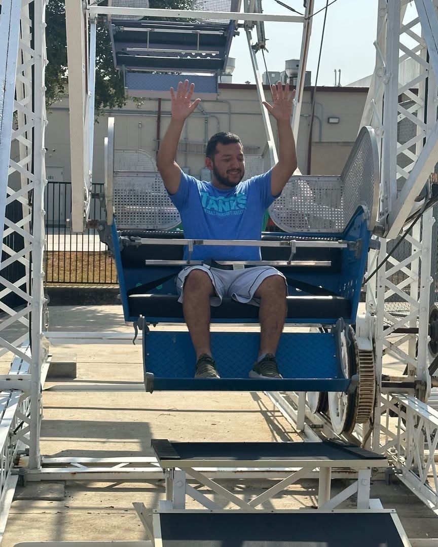 Weekend is here. Yay. Make plans to play some paintball or airsoft. Tray some Gellyball.