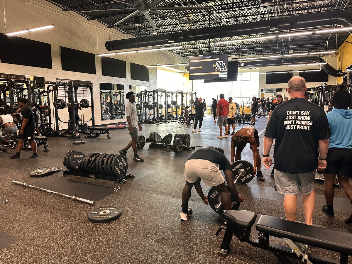 GabrielCStovall's tweet image. This is where the real progress happens! #WeightRoom #Offseason #FootballSeason @NAHSJacketFB