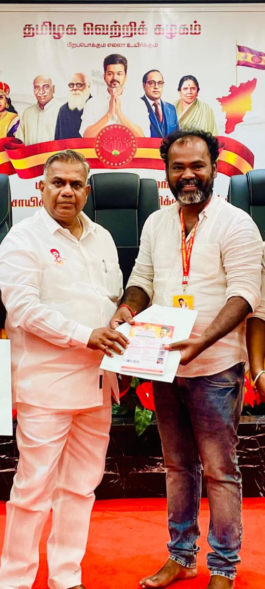 VijayAnban_offl's tweet image. இன்று பிறந்த நாள் காணும் கழகத்தின் கொள்கை பிடிப்பே!! 
தளபதியாரின்  அயராத உழைப்பே!! @BussyAnand

வாழ்க வாழ்க வாழ்கவே!! 

மதுரை விஜய்அன்பன்
#தமிழகவெற்றிக்கழகம் @TVKVijayHQ 
#TVKForTN2026 
#TVKVijay