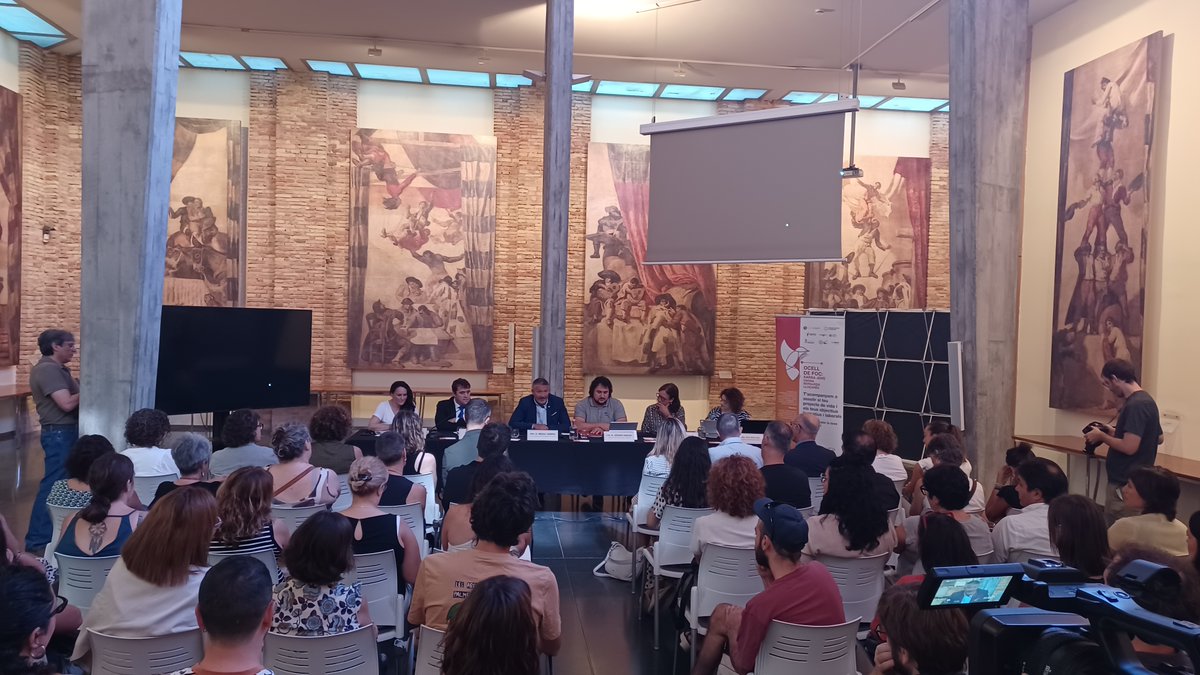 ConsellOsona's tweet image. 🟡Avui hem participat en la presentació de la 2a edició del programa #OcelldeFoc amb el conseller @MiquelSamper i entitats d’Osona, Lluçanès i Berguedà.
Des de @ccosona reafirmem el compromís amb la salut mental juvenil. 🕊️
🔗 shorturl.at/Qwsev